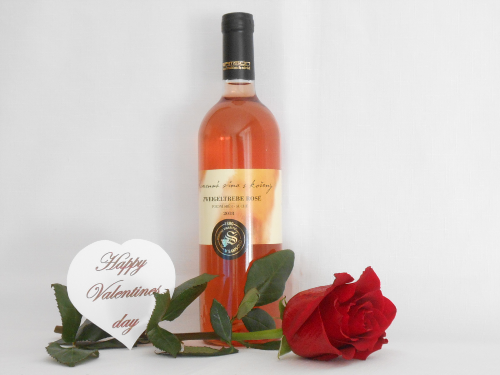 Růžová sluší Svatému Valentýnu, slavnostní gastronomii a dobrému vínu.