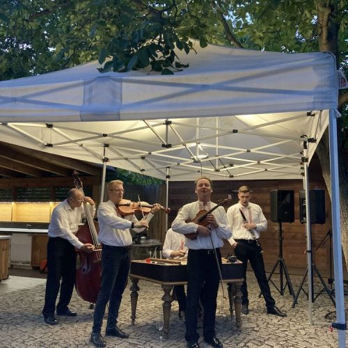 FESTIVAL VÍN V OTEVŘENÉ ZAHRADĚ POD ŠPILBERKEM V SRDCI BRNA – LETNÍ VÍNO Z BLÍZKA