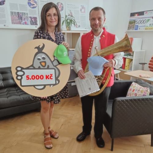 Nezávislí velkoněmčičtí vinaři, mladí muzikanti a benefice pro Adama v zahradě Nadace Partnerství, Brno